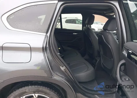 2021 BMW X1 xDrive28I z USA, uszkodzony, nr VIN WBXJG9C05M5T77726